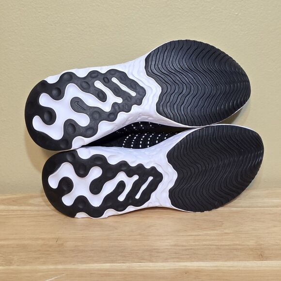 Nike React Phantom Run Flyknit 2 CJ0280-001 Black White Oreo Women's Size 7 - Picture 6 of 7